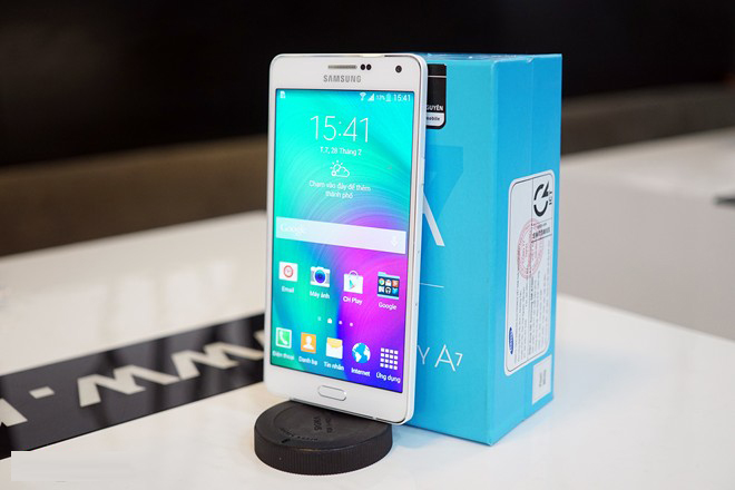 [Trên tay] Samsung Galaxy A7: Thiết kế nguyên khối, giá 9.990.000đ